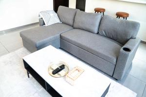 StayShort - Spacious 1 Bed in Business Bay that Sleeps 4