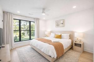 Nashville Getaway Rooftop Views & Modern Comfort