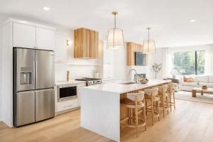 Nashville Getaway Rooftop Views & Modern Comfort