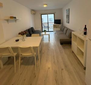 Theodoros Apt.79