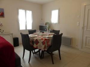 GU000-05A-Mais 3 pièces - 4 couchages LA GUERINIERE