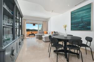 Beautiful 2 bedroms apartment located in Elviria Hills