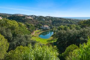 Beautiful 2 bedroms apartment located in Elviria Hills