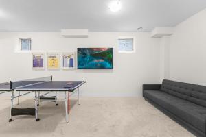 Entire Home Get Away 65 TV with 9Bed