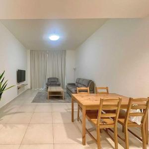 OYO HOME 1402 1 Br With Beautiful View Towards Masdar