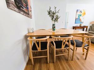 Unwind in style only 7km from CBD