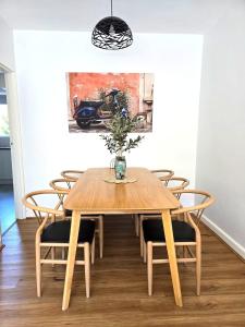 Unwind in style only 7km from CBD