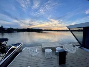 Luxus Hausboot - Exklusives Wohnen auf dem Wasser