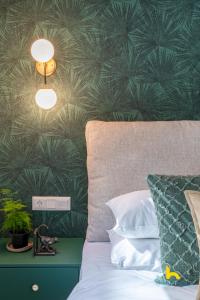 The Urban Jungle Escape Corner APT Near Acropolis