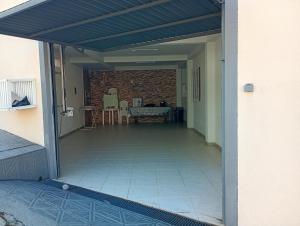 Casa 4 Quartos garagem 3 carros, churrasqueira e ar condicionado,