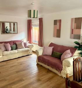 Charming Oxfordshire Bungalow with Parking