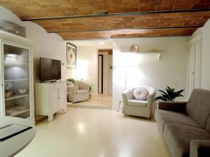 Cozy & Charming Florentine Hideaway