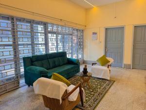 Luxury Living in Patliputra Villa 3 and Half BHK, 8 Beds