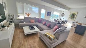 New Modern 3BR, Great View & Private Parking