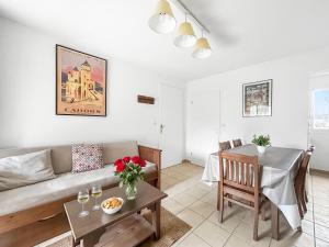 Appart avec terrasse, piscine et parking