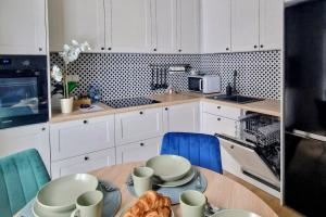 SuperApart Nałęczowska modern studio with balcony