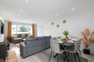 Sittingbourne Lodge, free car park - 4 Cars