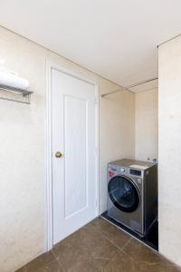 Royal City 2BR Bright Pool Garden View