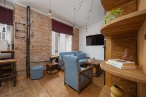 Loft Apartment in a Well-Connected District in Warsaw by Noclegi Renters