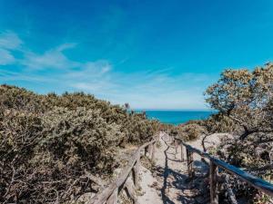 Comfortable accommodation with patio img33