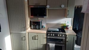 Homely Caravan With Decking At North Denes In Suffolk, Ref 40119And