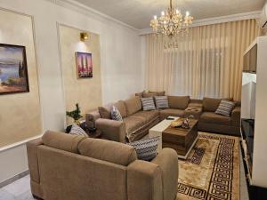 شقة فاخرة في دير غبار
