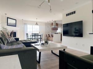 Shoreham Luxe Vibrant 4BR 2,5BA with Waterfront