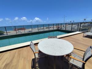 Ap Sol Nascente Vista Mar Pituba com Varanda, Orla e Praia