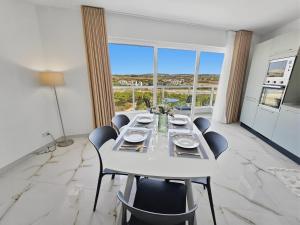 Modern 2BR apartment with Terrace enjoying views 3