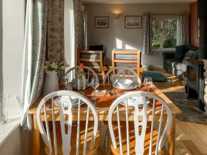 Whispering Pines - Uk51248