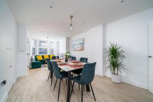 Stylish 4 Bedroom Victorian Home Just Minutes from Wanstead Station with Easy Access to Central London