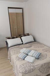 Апартамент у центрі з балконом