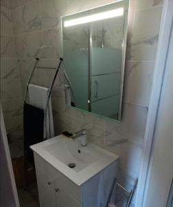 studio bien equipé proche des Thermes