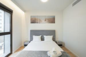 MODERN LISBON WITH BALCONY AND POOL by Homing