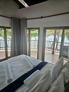 LIV - Unawatuna Beachfront Studio