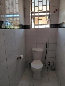 Memories Home Diani Beach Road- With Pool, 5 min to the Beach