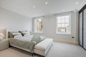 Luxurious 4-Bedroom Apartment in Central London