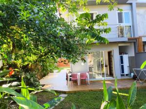 House with swimming pool 200 meters from the beach