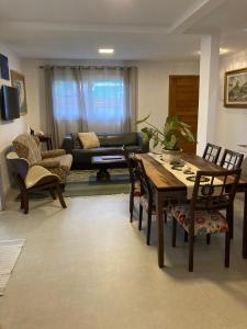 House with swimming pool 200 meters from the beach