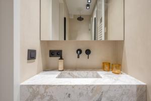 Stylish 3-Bed Apartment with Private Terrace