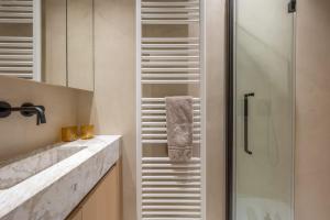 Stylish 3-Bed Apartment with Private Terrace
