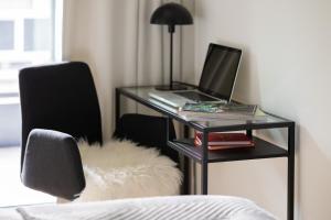 Luxury Apartment with Parking & Air Conditioning in the Centre of Warsaw by Renters Prestige