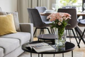 Luxury Apartment with Parking & Air Conditioning in the Centre of Warsaw by Renters Prestige