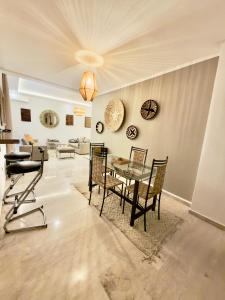 Charmant Duplex 2BR - quartier Hivernage - Piscine