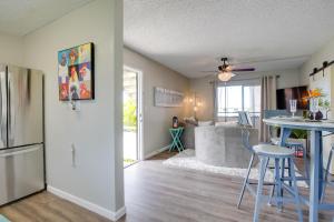 Lanai and Community Pool Access Sunny Central Condo