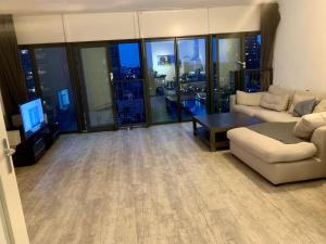 Long Term Rental - Beautiful Apt City center Free Parking