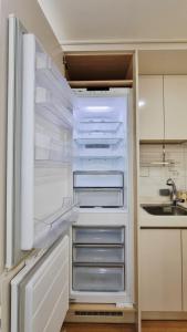 홍대역 도보 13분 Just 800m from Hongdae Station Line2