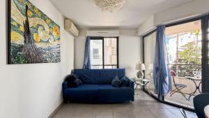 Modern 2 Bd Next To Rue Dantibes