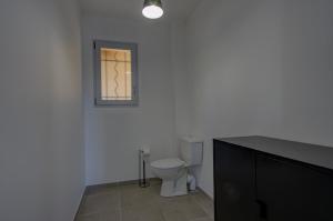 Villa de plain-pied au centre du village avec piscine privée