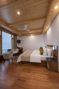 Room Near Mall Road Manali Central Stay